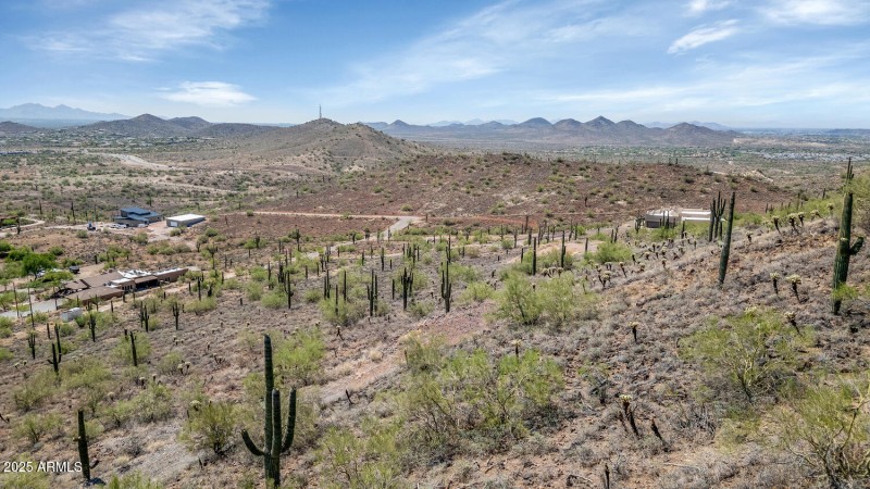 18XX W Sentinel Rock Rd-large-018-010-18