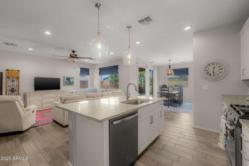 13-web-or-mls-20904 E Swan Dr, Queen Cre