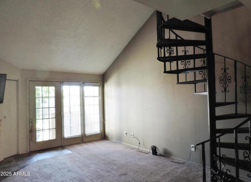 30 E Brown Rd 2113 044