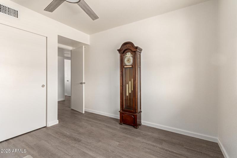 Large bedroom or Den Bedroom