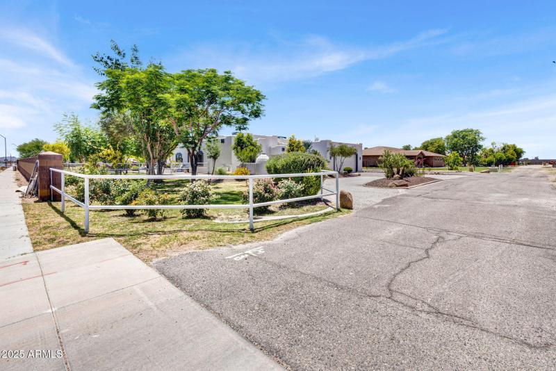 27-web-or-mls-24313 w. Grove St Buckeye,