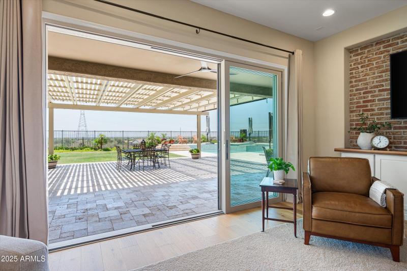 10-8651WArtemisaAve-10