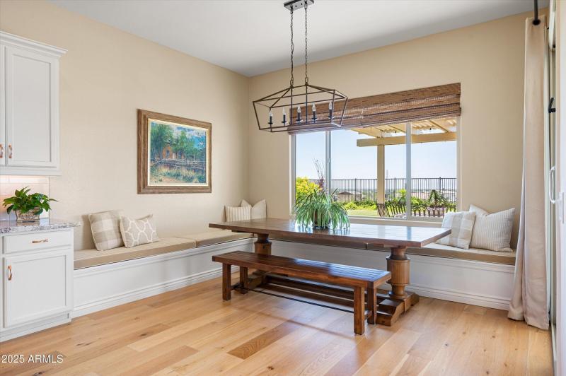 16-8651WArtemisaAve-16