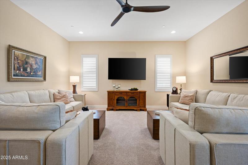 22-8651WArtemisaAve-22