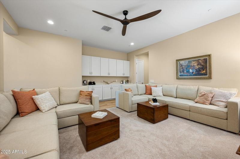 23-8651WArtemisaAve-23