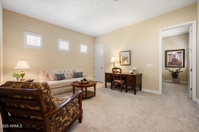 33-8651WArtemisaAve-33