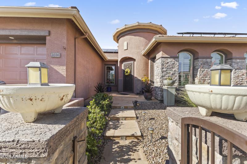 PRIVATE FRONT COURTYARD