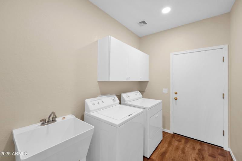 42485 Abbey - 25Laundry