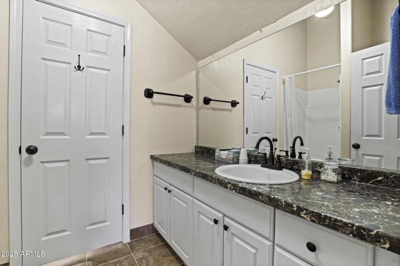 Jack & Jill between Bedroom 3 & 4