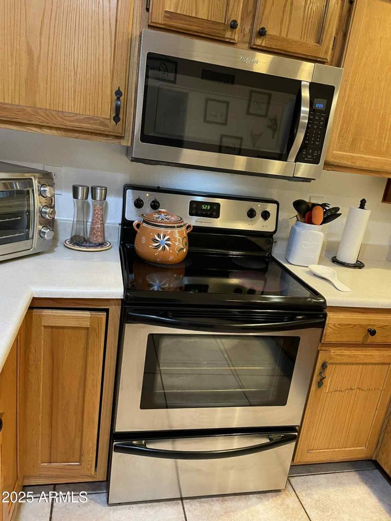 Kitchen area photo 2