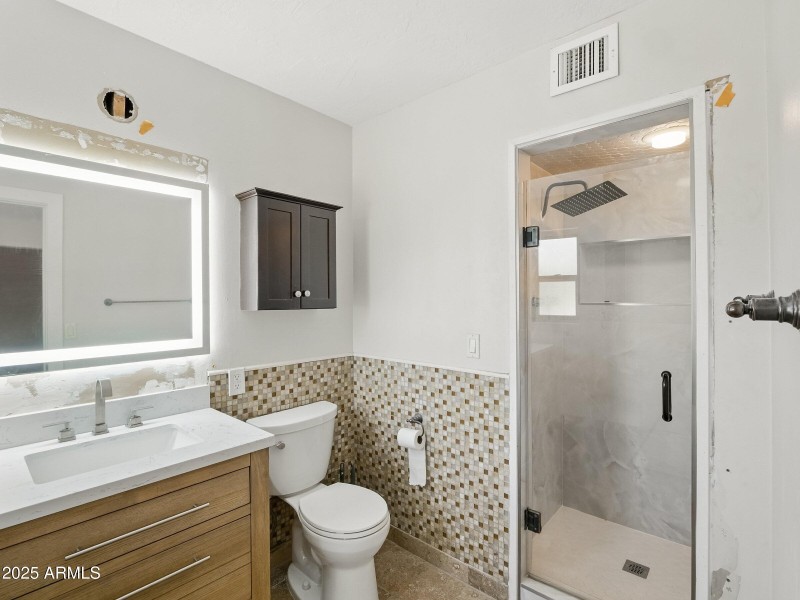 na 67 2nd mbath shower 6-25