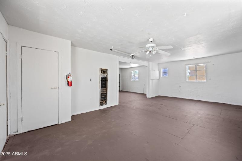 10 N Washington St MDG (36)