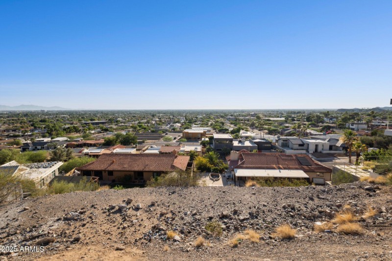 4-web-or-mls-7040-north-23rd-pl