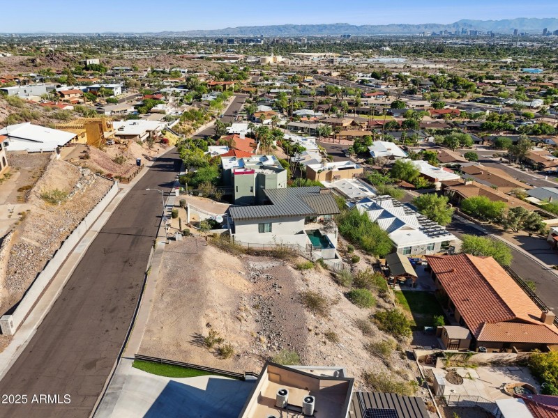 8-web-or-mls-7040-north-23rd-pl