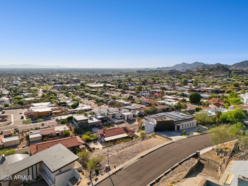 16-web-or-mls-7040-north-23rd-pl