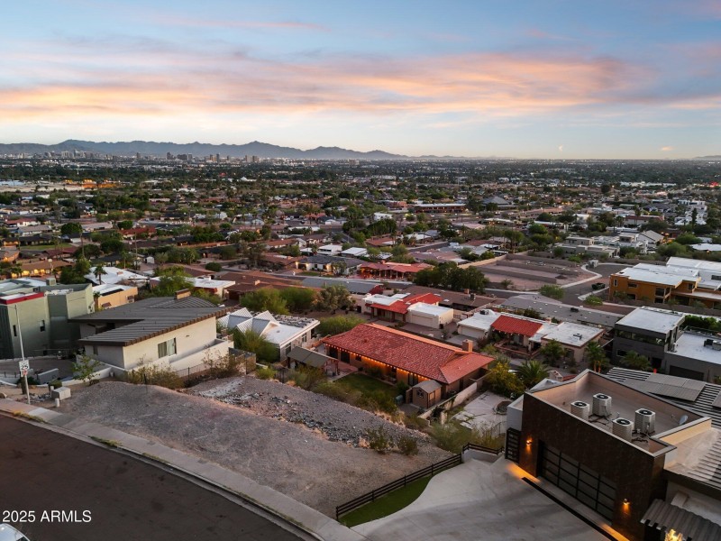 28-web-or-mls-7040-north-23rd-pl