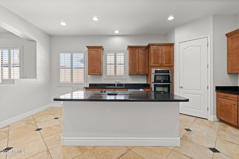 17-web-or-mls-3215-e-constance-wy