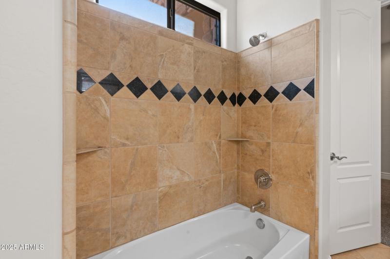 42-web-or-mls-3215-e-constance-wy