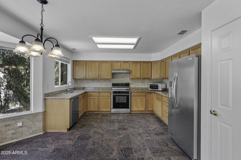 4530 E Desert Wind Dr-8