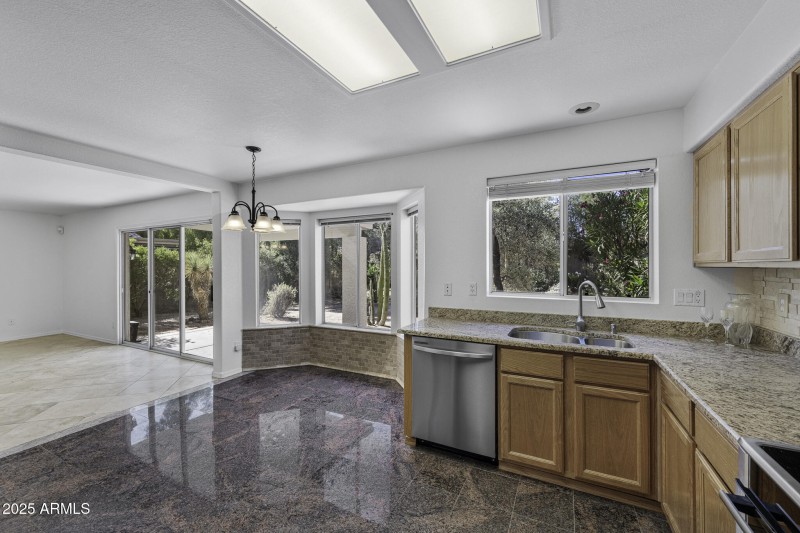 4530 E Desert Wind Dr-10