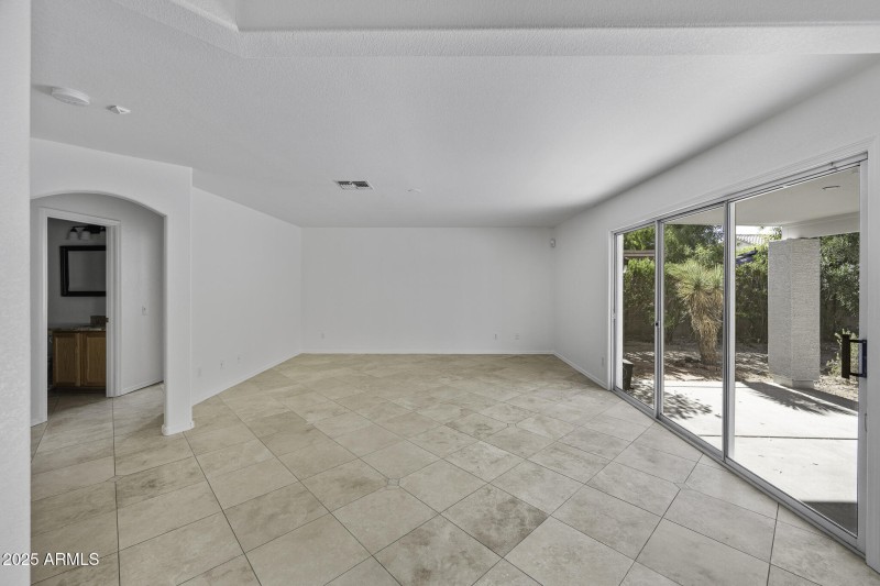 4530 E Desert Wind Dr-11