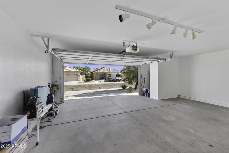 4530 E Desert Wind Dr-14