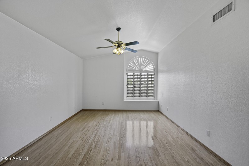 4530 E Desert Wind Dr-16