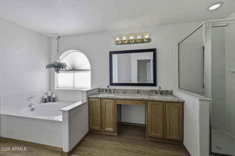 4530 E Desert Wind Dr-17