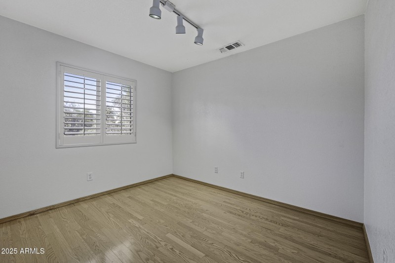 4530 E Desert Wind Dr-23