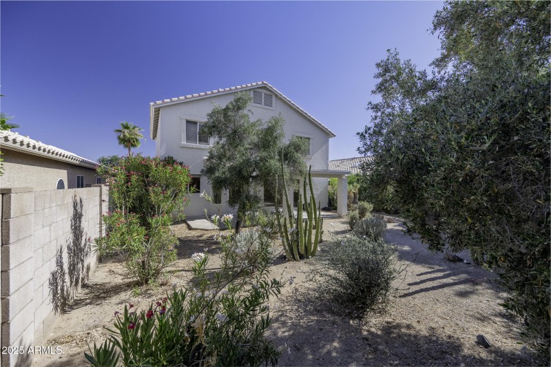 4530 E Desert Wind Dr-31