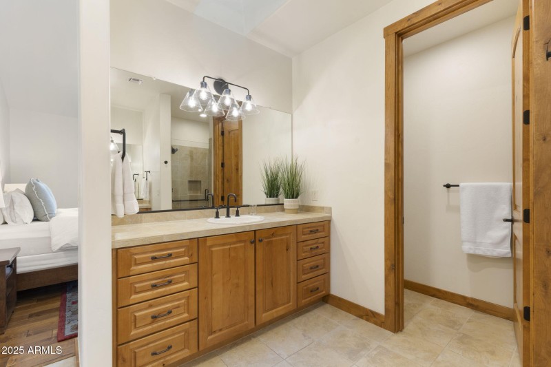 24-web-or-mls-JC0A4844