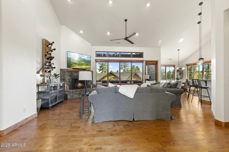 38-web-or-mls-JC0A4914