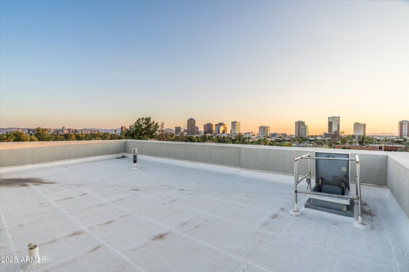 64-914 E Osborn Road, No 403 (64 of 70)