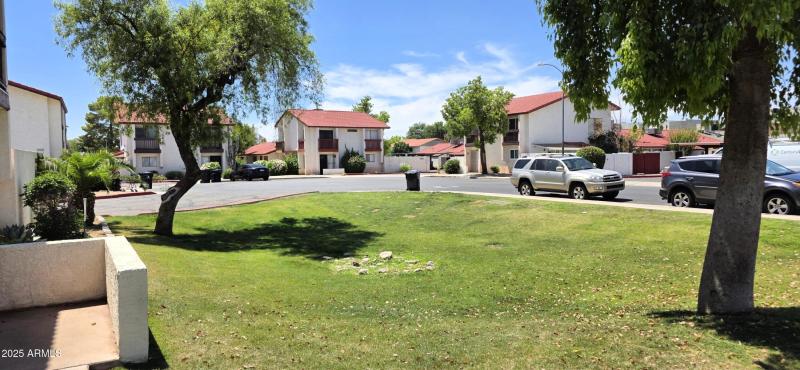 Front & Side Yard (7a)