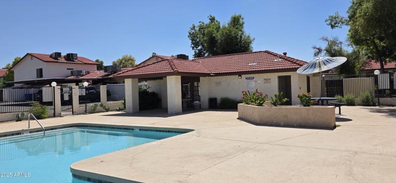 Pool & Club House (6)