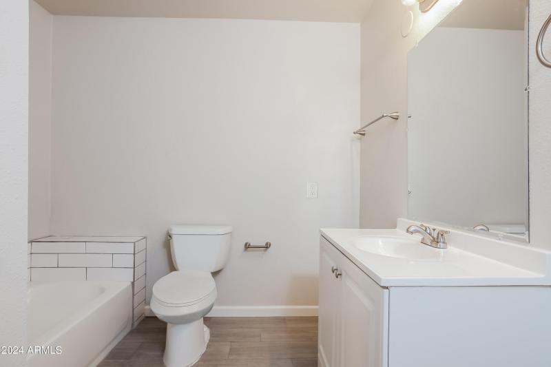 028-photo-bathroom-13286610