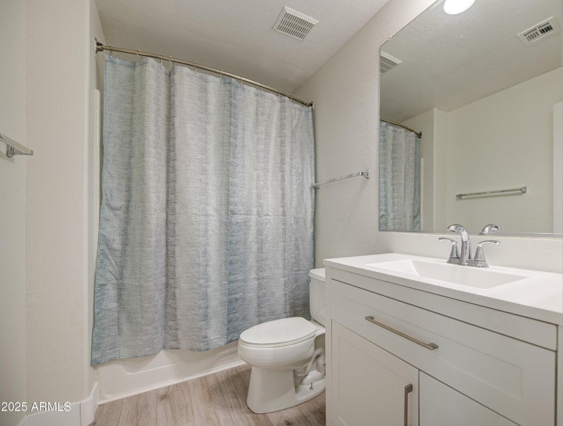 Bathroom 1-pic 2