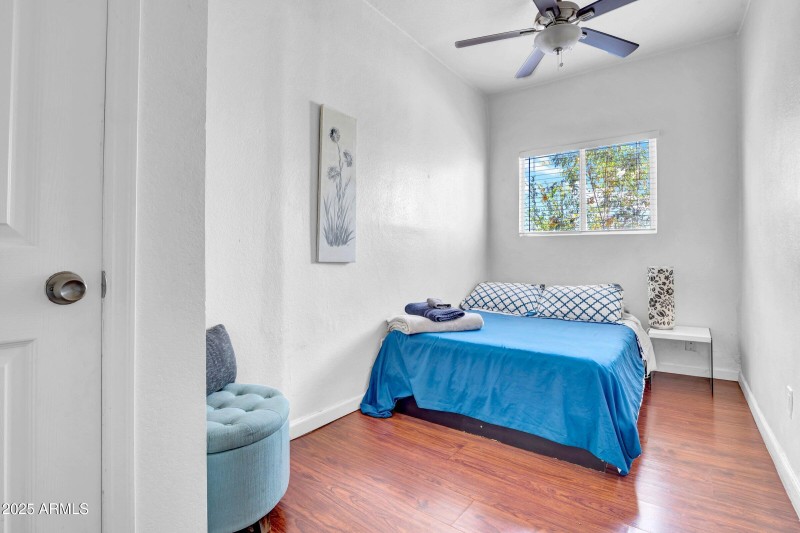 12-custom-712 E Pierce St-12