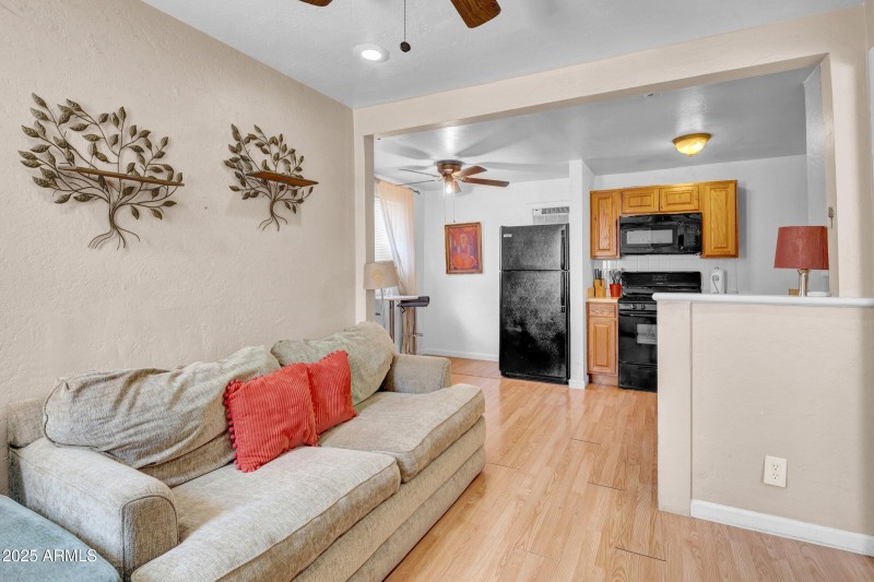 23-custom-712 E Pierce St-23