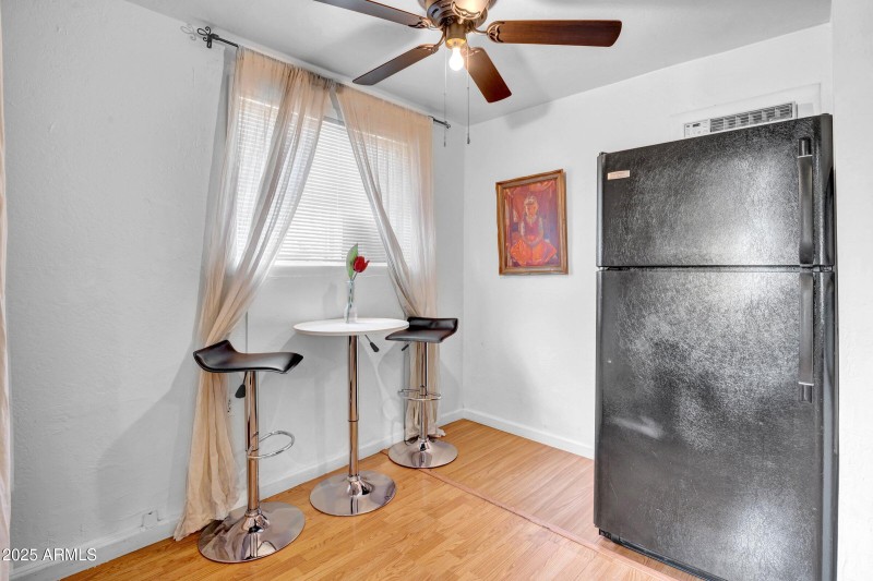 26-custom-712 E Pierce St-26