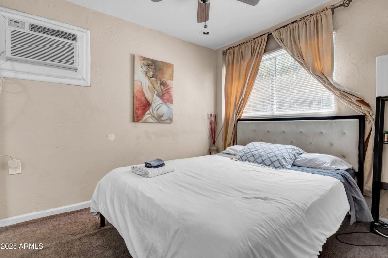 27-custom-712 E Pierce St-27