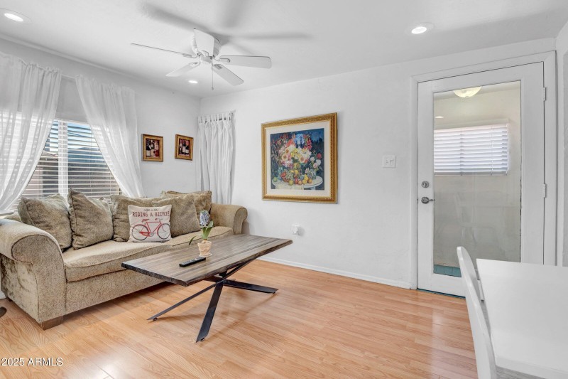 29-custom-712 E Pierce St-29