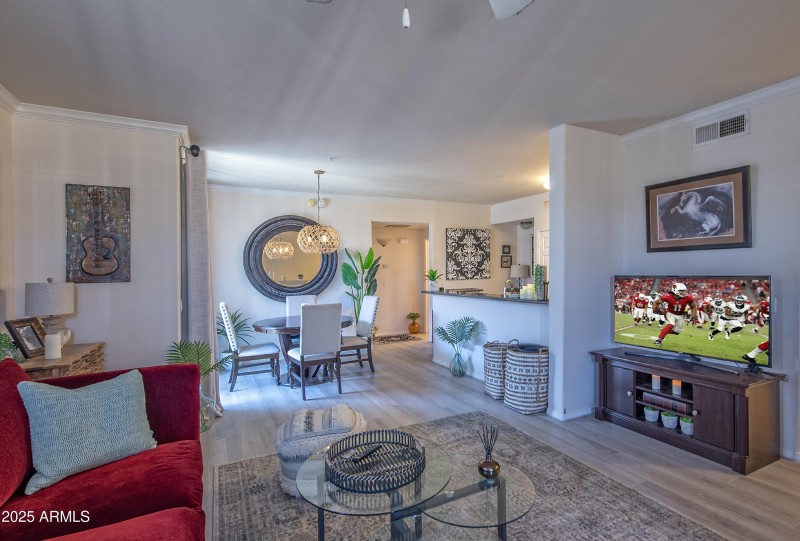 005_Living Room View