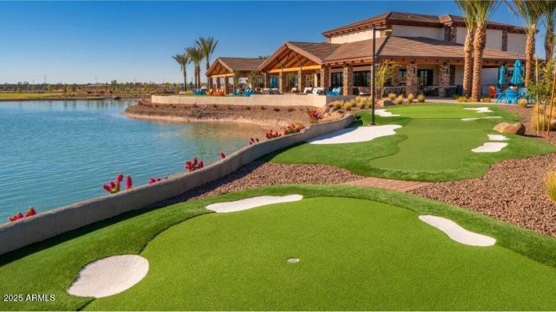 azh_asanteheritage_pic_amenity_golf_putt