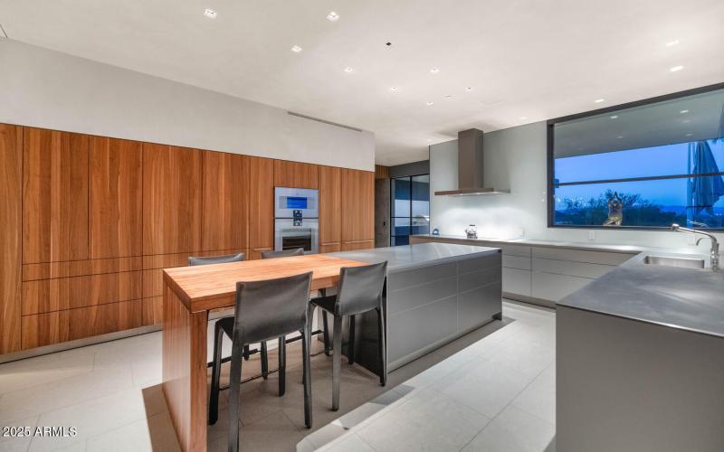 4446 E Mockingbird Ln-large-025-042-4446