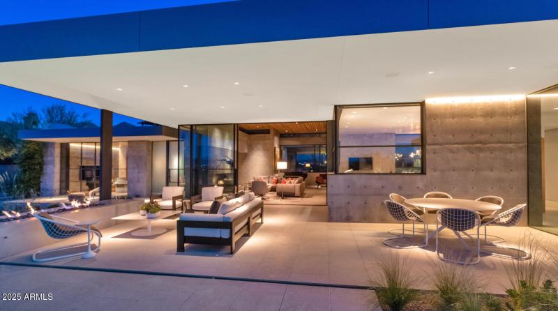 4446 E Mockingbird Ln-large-056-024-4446