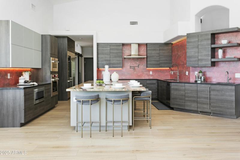 Striking kitchen and beverage bar