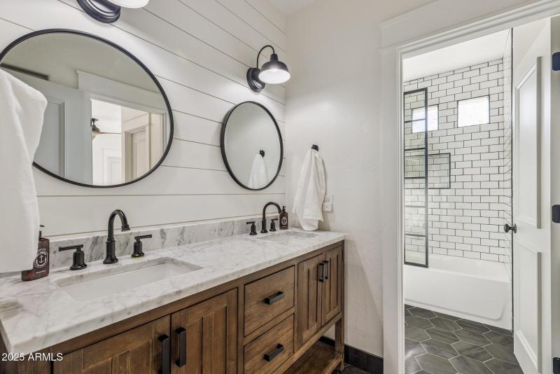 Jack & Jill for Bed 4 & 5