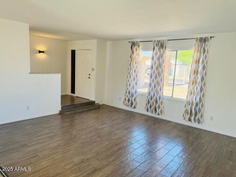 4517 Grandview - Great Room 1.1