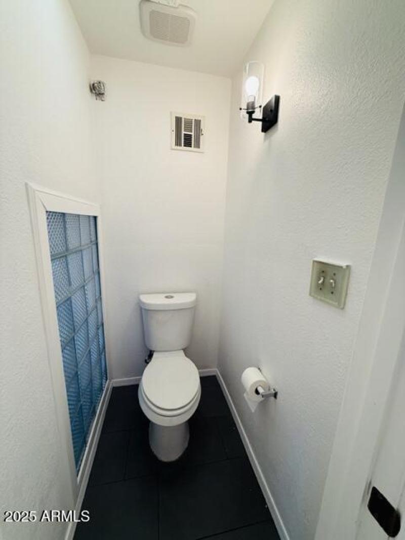 4517 Grandview - Guest Bathroom 2.2